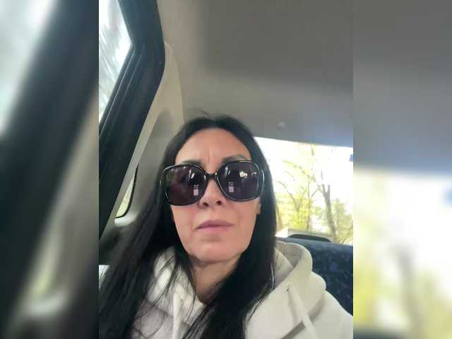 KarolinaMilf's BongaCams show and profile