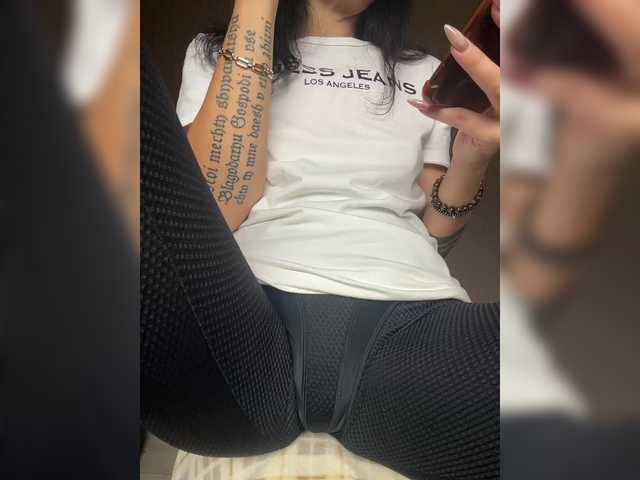 KarolinaMilf live cam on BongaCams