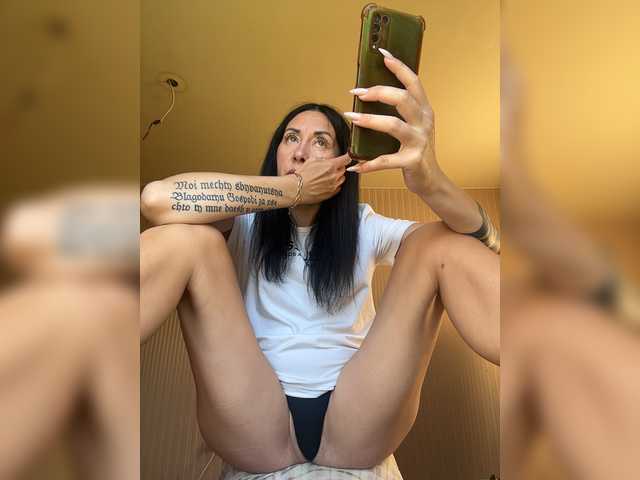 KarolinaMilf live cam on BongaCams