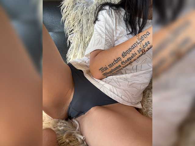 KarolinaMilf live cam on BongaCams