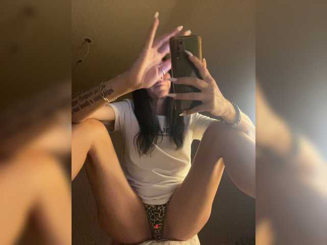 KarolinaMilf live cam on BongaCams