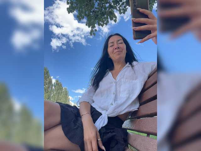 KarolinaMilf live cam on BongaCams