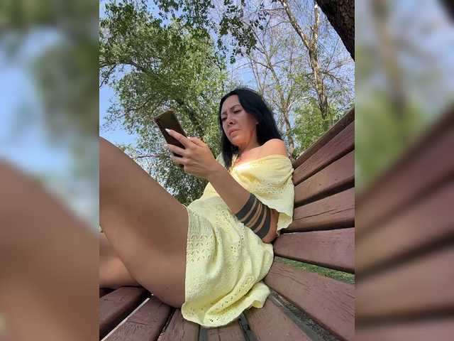 KarolinaMilf live cam on BongaCams