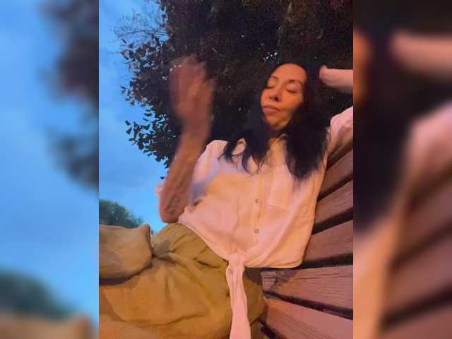 KarolinaMilf live cam on BongaCams