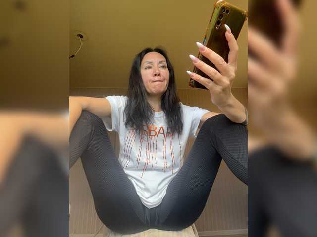 KarolinaMilf live cam on BongaCams