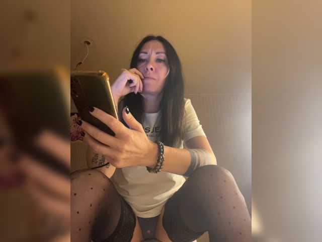 KarolinaMilf live cam on BongaCams