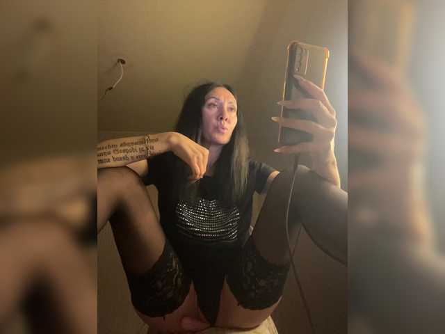 KarolinaMilf live cam on BongaCams
