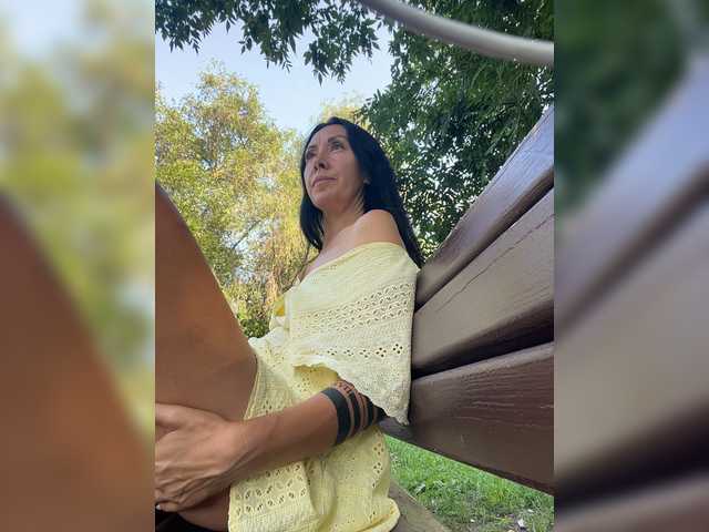 KarolinaMilf live cam on BongaCams