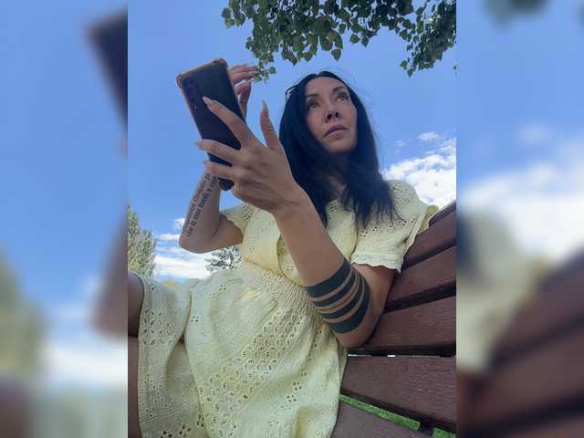 KarolinaMilf live cam on BongaCams