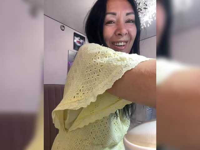 KarolinaMilf live cam on BongaCams