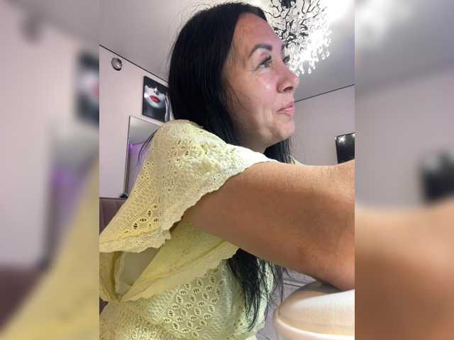 KarolinaMilf live cam on BongaCams