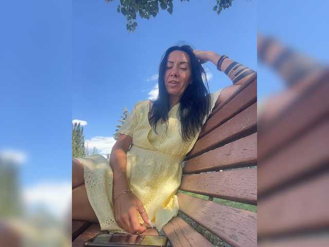 KarolinaMilf live cam on BongaCams