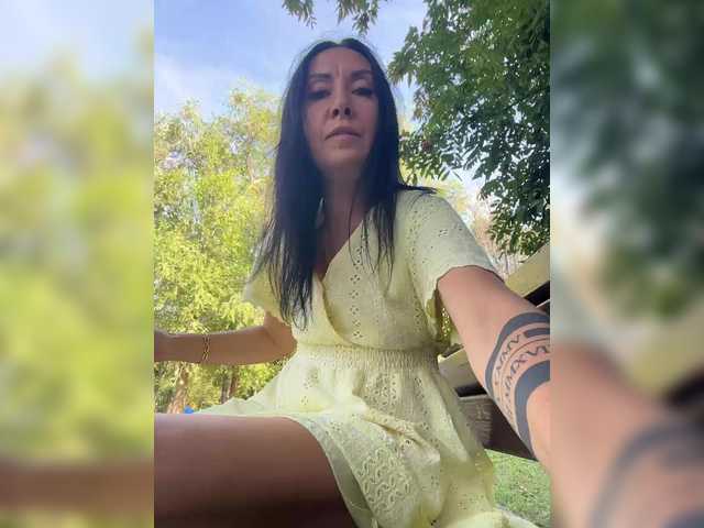 KarolinaMilf live cam on BongaCams