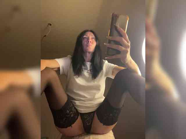 Karolina_Milf webcam