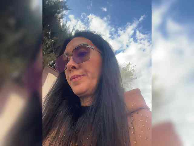 Karolina_Milf webcam