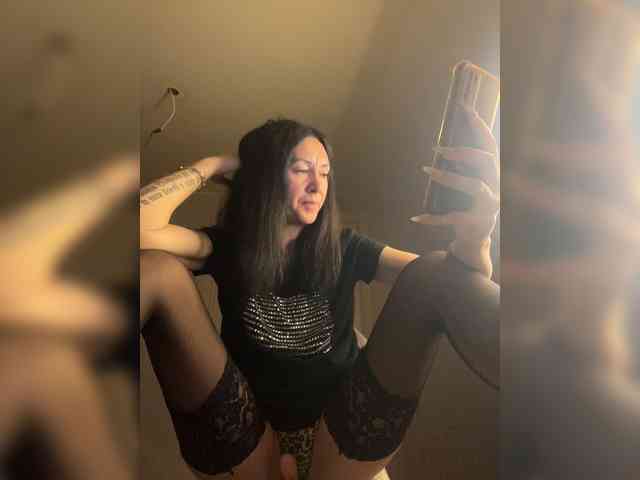 Karolina_Milf webcam