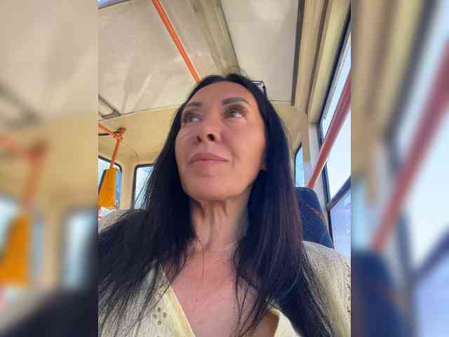 Model: Karolina_Milf
