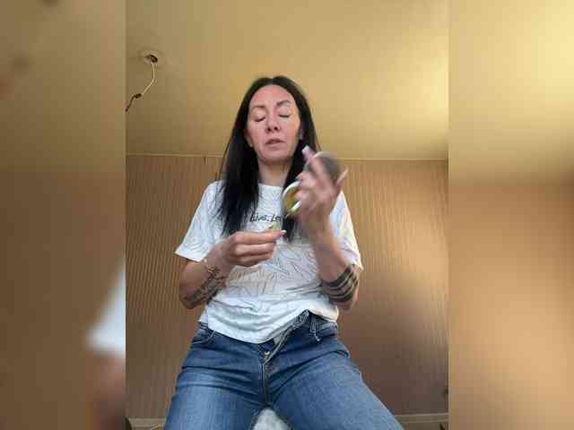 Karolina_Milf webcam