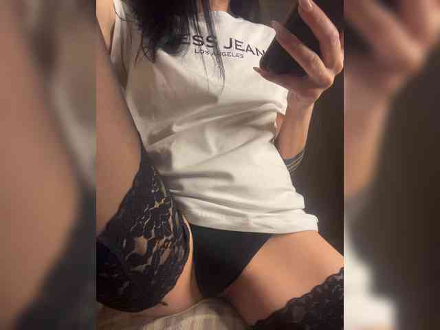 Karolina_Milf webcam