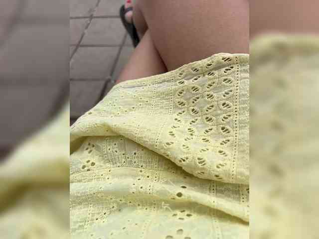 This model is live right now. KarolinaMilf