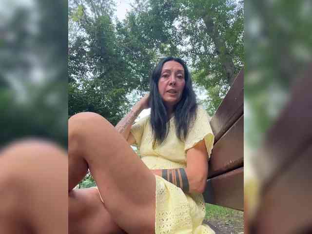 strip webcam KarolinaMilf