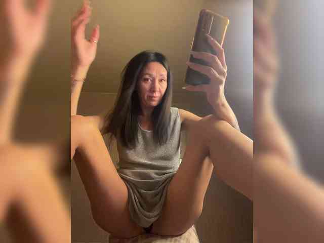 Karolina_Milf webcam