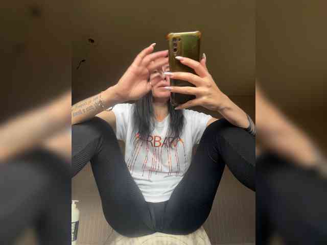 Karolina_Milf webcam