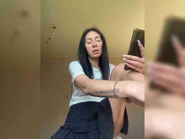 Karolina_Milf webcam