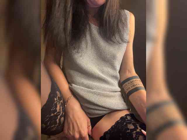 Karolina_Milf webcam