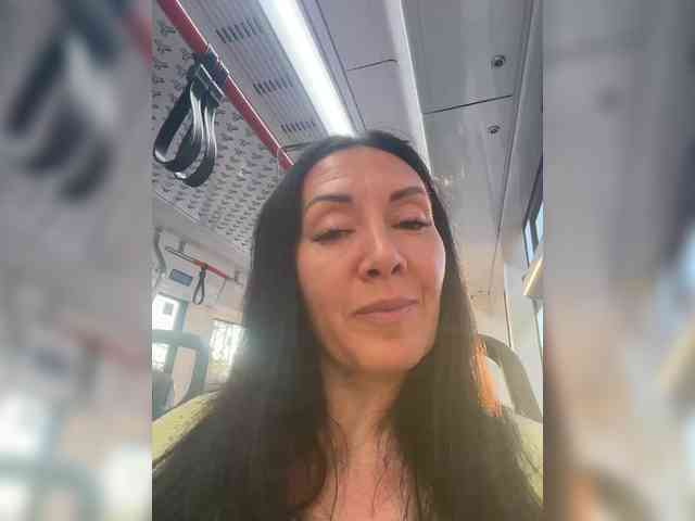 Karolina_Milf webcam