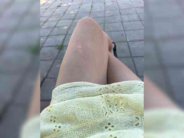 Karolina_milf's cam show statistics and live stream