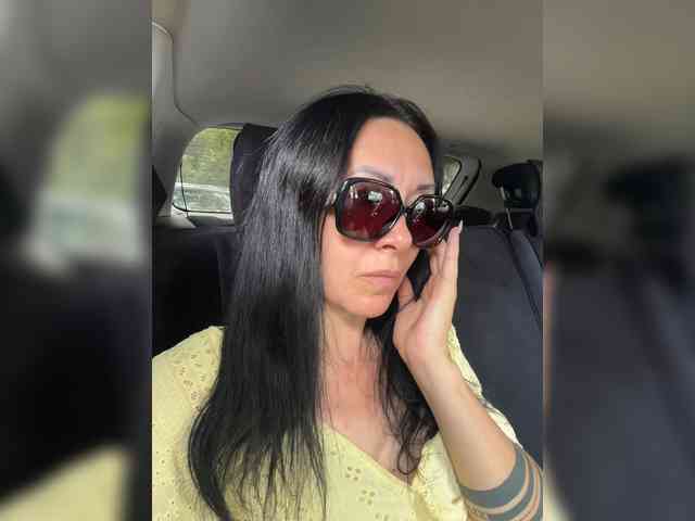 Karolina_Milf webcam