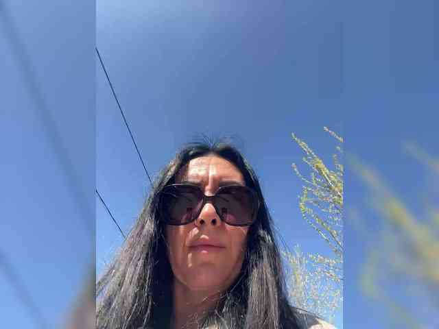 Karolina_Milf webcam