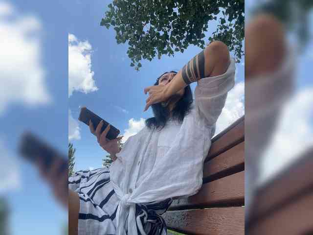 Karolina_Milf webcam
