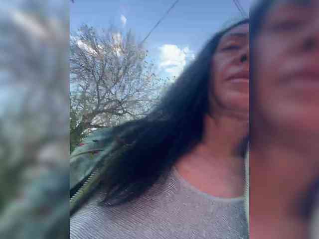 Karolina_Milf webcam