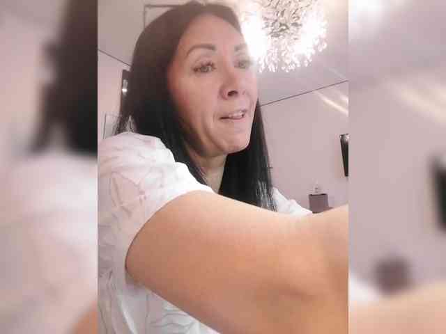 Karolina_Milf webcam