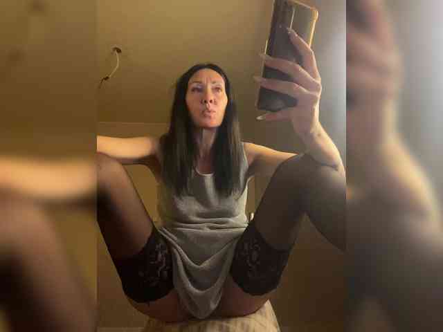 Karolina_Milf webcam