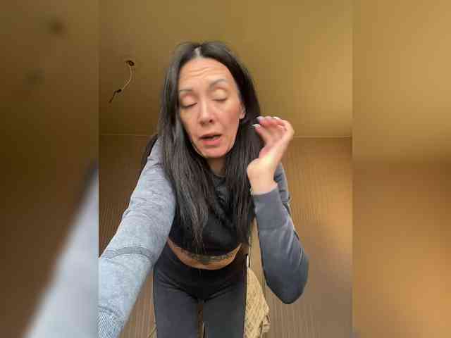 Karolina_Milf webcam