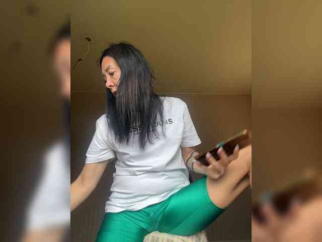 Karolina_Milf webcam