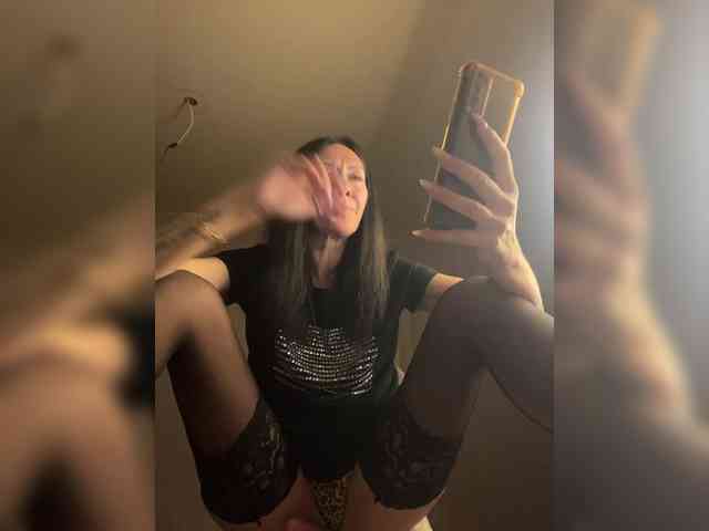Karolina_Milf webcam