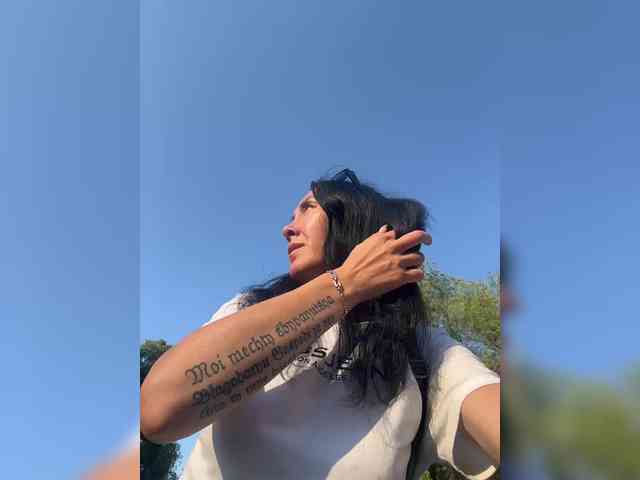 Karolina_Milf webcam