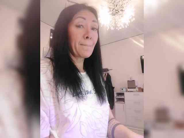 Karolina_Milf webcam