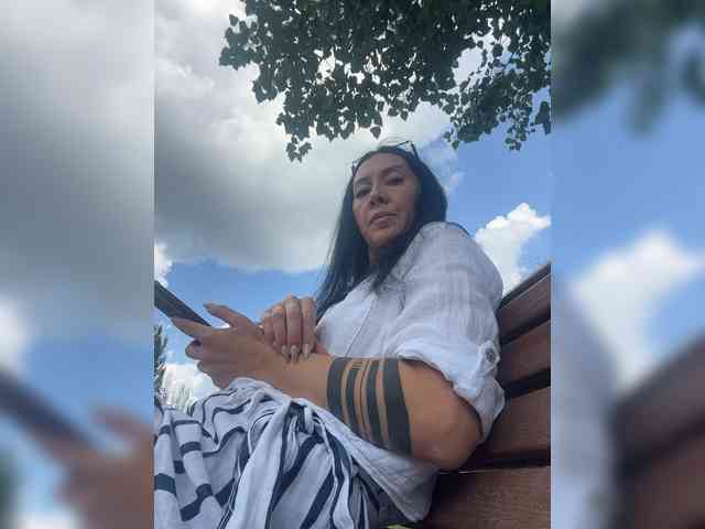 Karolina_Milf webcam