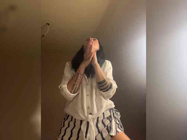 Karolina_Milf webcam