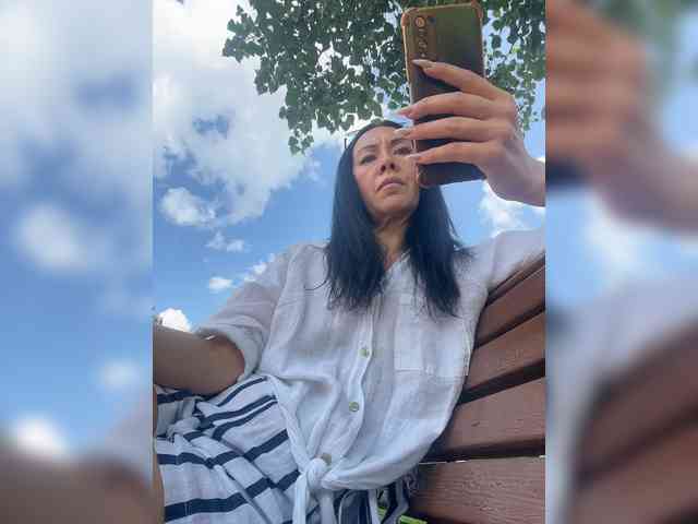 Karolina_Milf webcam