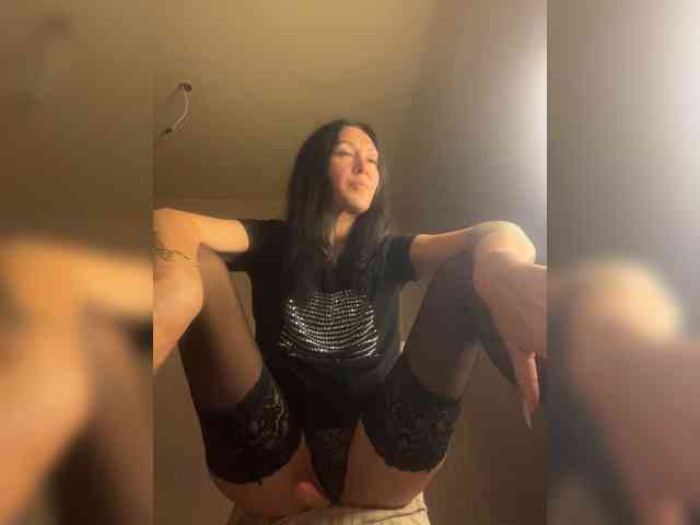Karolina_Milf webcam