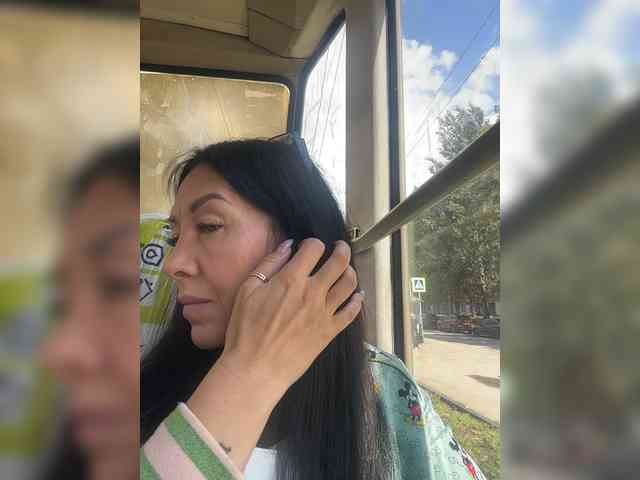 Karolina_Milf webcam