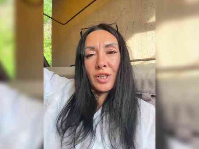 Karolina_Milf webcam
