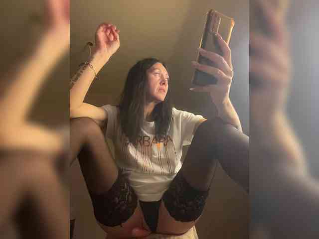 Karolina_Milf webcam