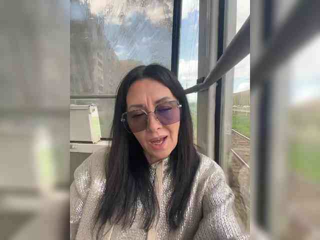 Karolina_Milf webcam